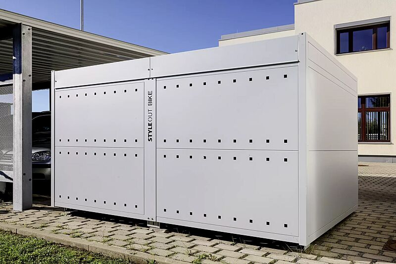 fahrradgarage-styleout-bike__shoKAT0069812 Fahrradgarage STYLEOUT® BIKE TOMO, Rück-, Seitenwände und Schiebetüren in RAL 9006 weißaluminium, Dach Aluminium eloxiert