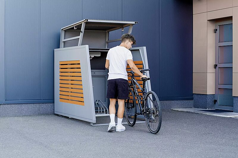 fahrradgarage-styleout-bikebox__shoKAT0071065 Fahrradgarage STYLEOUT® BIKEBOX LINIS, Seitenwände mit Lamellen in Holzdekor Douglasie, Aluminiumkonstruktion in RAL 9006 weißaluminium