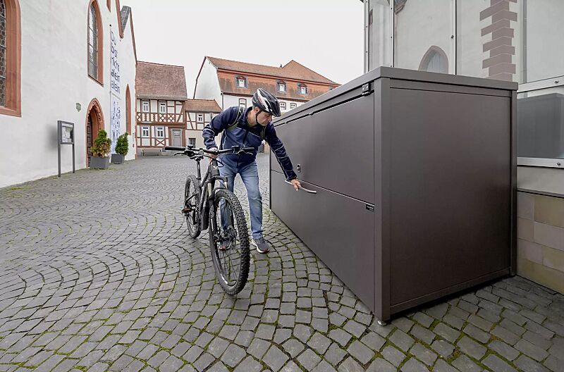 fahrradgarage-styleout-garage__shoKAT0077291 Fahrradgarage STYLEOUT® GARAGE, Stahlkonstruktion sowie Öffnungsklappe in RAL 8019 graubraun