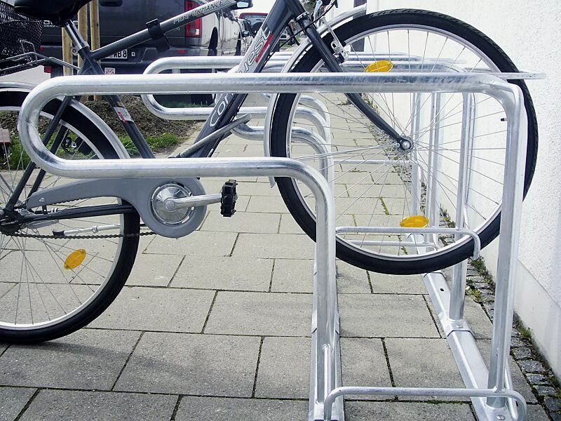 Reihenparker HEDLAND einseitig, hoch / tief, Tiefstellung langer Bügel, zum Aufdübeln bei +/- 0 mm