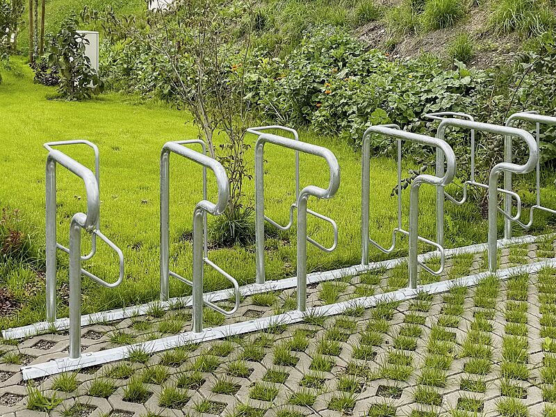 Reihenparker HEDLAND einseitig, hoch / tief, Tiefstellung kurze Bügel, zum Aufdübeln bei +/- 0 mm