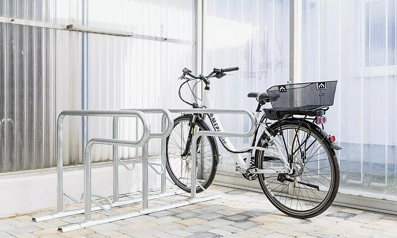 Reihenparker HEDLAND einseitig, hoch / tief, Tiefstellung kurze Bügel, zum Aufdübeln bei +/- 0 mm