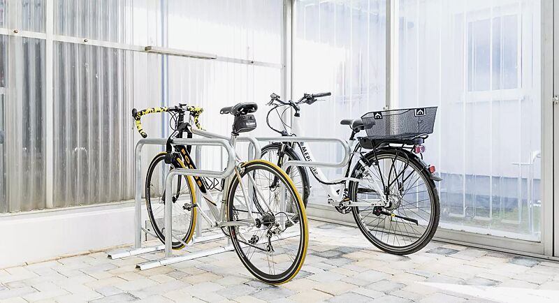 Reihenparker HEDLAND einseitig, hoch / tief, Tiefstellung kurze Bügel, zum Aufdübeln bei +/- 0 mm