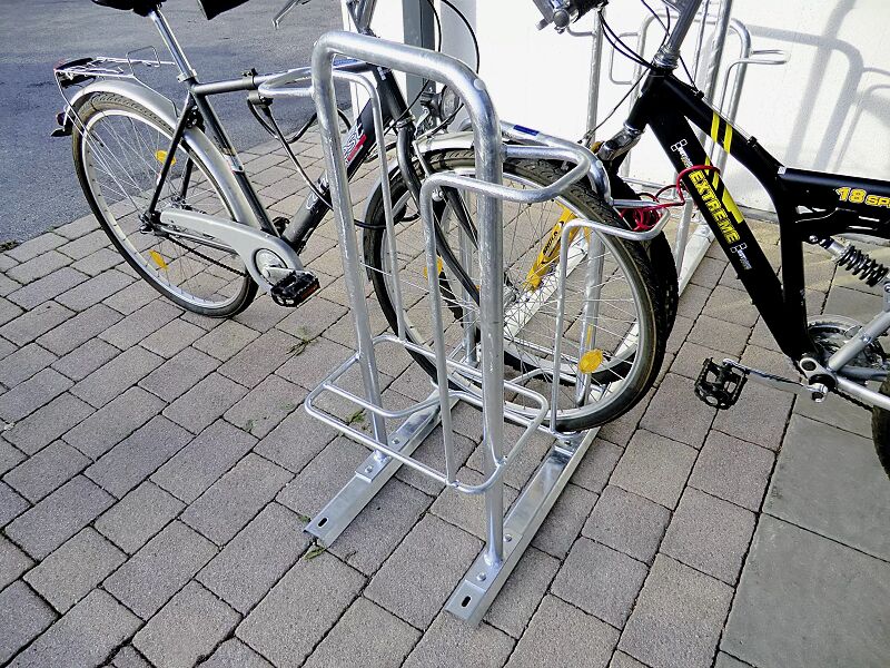 Fahrradparker MISSOURI-LIGHT doppelseitig 90°, tief / hoch, zum Aufdübeln bei +/- 0 mm, 8 Stellplätze, feuerverzinkt