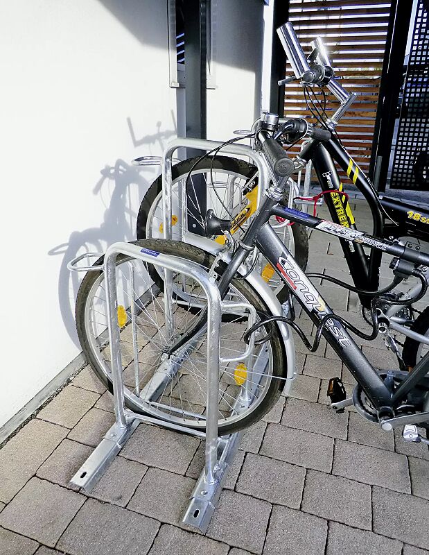 Fahrradparker MISSOURI-LIGHT einseitig 90°, tief / hoch, zum Aufdübeln bei +/- 0 mm, 4 Stellplätze, feuerverzinkt