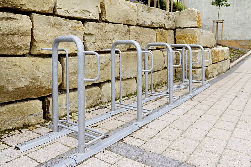Fahrradparker MISSOURI einseitig 90°, tief, zum Aufdübeln bei +/- 0 mm, 5 Stellplätze, feuerverzinkt