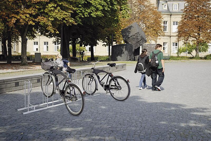 fahrradparker-tacoma__shoKAT0024737 Reihenparker TACOMA einseitig 90°, tief / hoch, zum Aufdübeln bei +/- 0 mm, 5 Stellplätze, feuerverzinkt