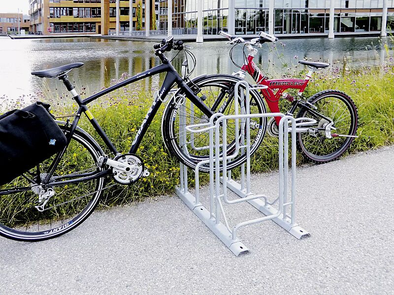 fahrradparker-tacoma__shoKAT0052906 Reihenparker TACOMA doppelseitig 90°, tief / hoch, zum Aufdübeln bei +/- 0 mm, 4 Stellplätze, feuerverzinkt
