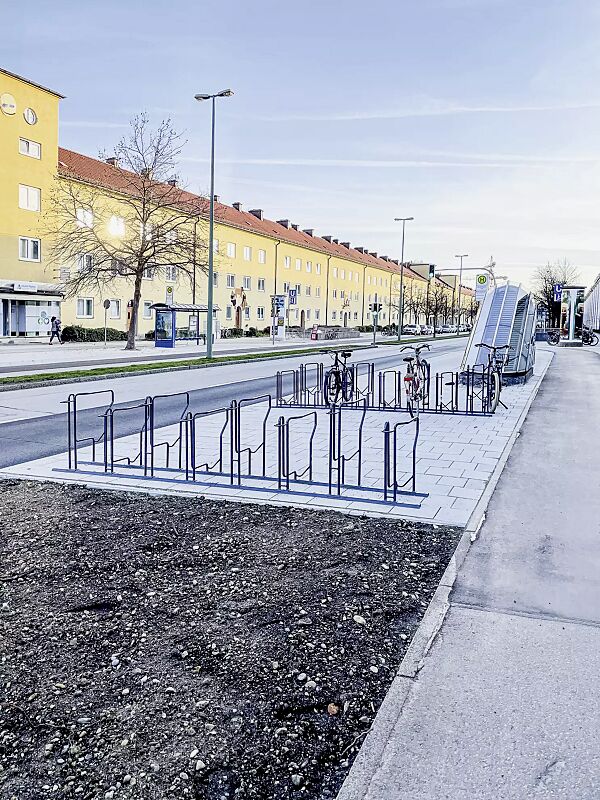 fahrradparker-tacoma__shoKAT0072555 Reihenparker TACOMA einseitig 90°, tief / hoch, zum Aufdübeln bei +/- 0 mm, 8 Stellplätze, in RAL 7016 anthrazitgrau