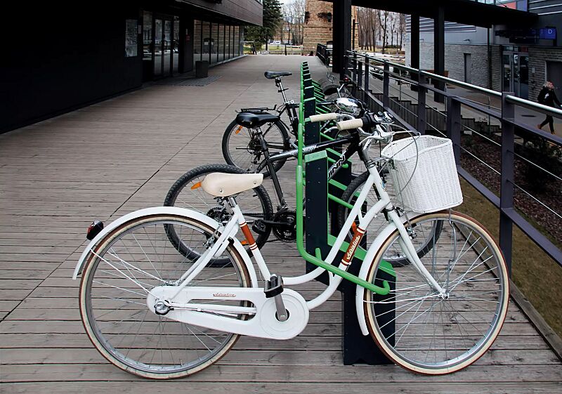 Fahrradparksystem BIKEEP, Reihenaufstellung, mit kundenspezifischer RFID-Zugangsberechtigung