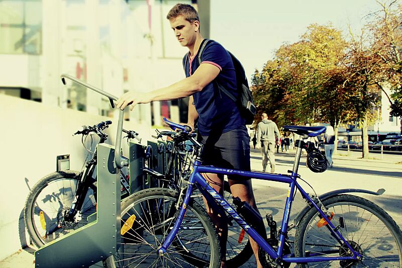 fahrradparksystem-bikeep__shoKAT0059108 Fahrradparksystem BIKEEP, Reihenaufstellung, mit kundenspezifischer RFID-Zugangsberechtigung