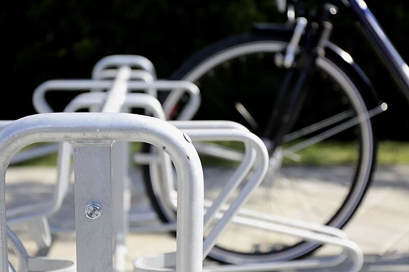 Fahrradständer MADISON, zum Aufdübeln, 8 Stellplätze