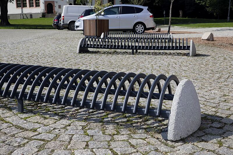 fahrradstaender-riccio__shoKAT0037516 Fahrradständer RICCIO mit Betonsockel, in RAL 7016 anthrazitgrau