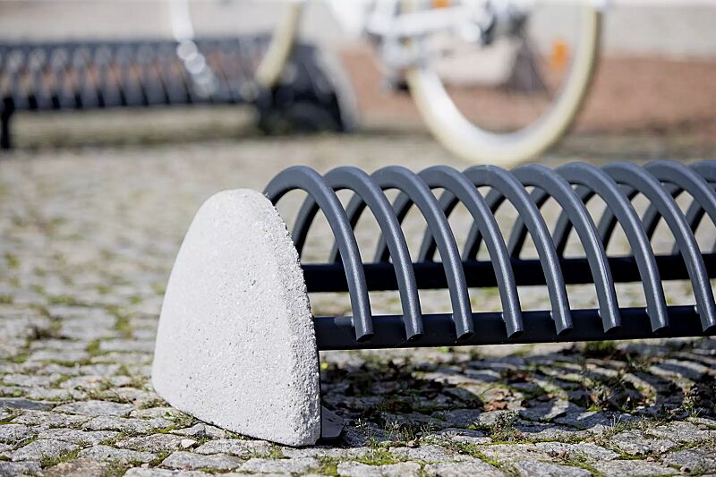 fahrradstaender-riccio__shoKAT0037518 Fahrradständer RICCIO mit Betonsockel, in RAL 7016 anthrazitgrau