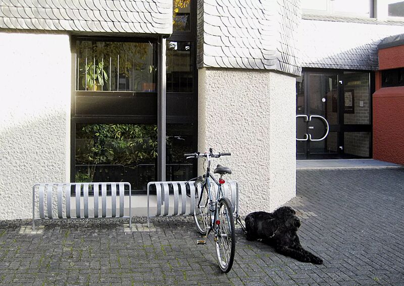 fahrradstaender-tour__shoKAT0031212 Fahrradständer TOUR einseitig, zum Einbetonieren, 3 Stellplätze, feuerverzinkt