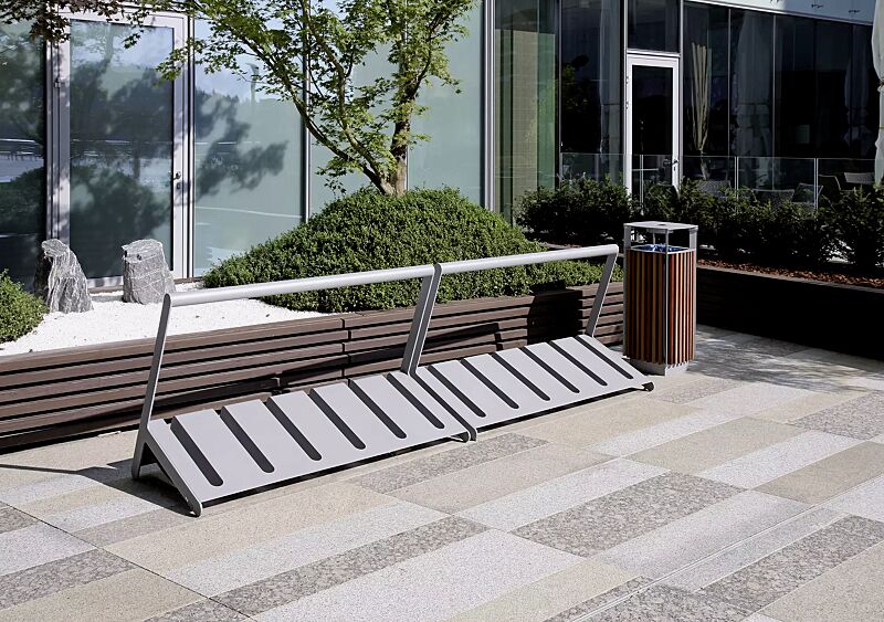 2 Stück Fahrradständer VELO mit Griffstange, einseitig, je 3 Stellplätze, in DB 703 eisenglimmer