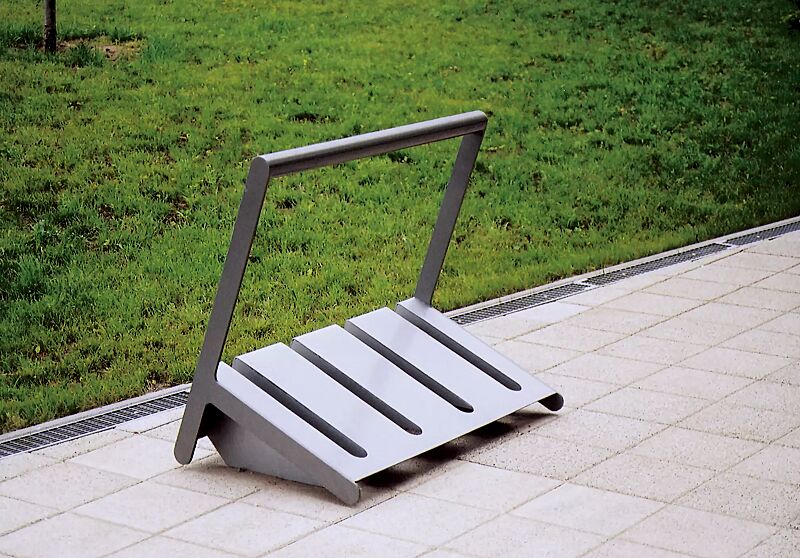 fahrradstaender-velo__shoKAT0036076 Fahrradständer VELO mit Griffstange, einseitig, 2 Stellplätze, in RAL 9006 weißalumimium