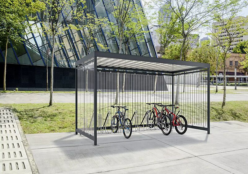 Fahrradüberdachung AQUILA, Dachbreite x Dachtiefe 4195 mm x 2165 mm, zum Aufdübeln bei -200 mm, Rück- / Seitenwände ESG, Klarglas inklusive Siebdruckdekor, Fahrradständer OAKLAND, Stahlkonstruktion in RAL 7016 anthrazitgrau