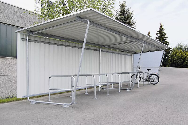 Fahrradüberdachung INDUS mit Pultdach, Dachbreite x Dachtiefe 9150 mm x 2330 mm, Rückwand Trapezblech, Seitenwand Polyester, opal transparent, Fahrradständer FLORIDA, Stahlkonstruktion feuerverzinkt