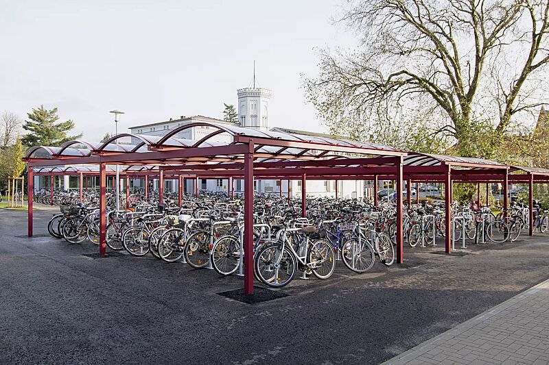 Fahrradüberdachung KALLISTO mit auftragsbezogener Anpassung, 3 x Dachbreite x Dachtiefe 10120 mm x 5000 mm, mit Anlehnbügel FLORIDA, Stahlkonstruktion in RAL 3004 purpurrot