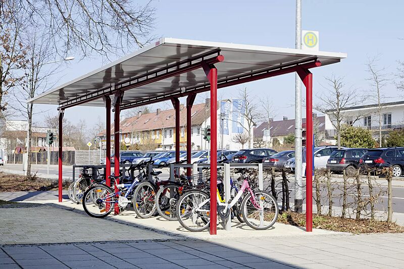 Fahrradüberdachung MATRIX, auftragsbezogene Anpassung, 2 Stück je Dachbreite x Dachtiefe 4490 mm x 2750 mm, Anlehnbügel LOTLIMIT, Stahlkonstruktion in RAL 3003 rubinrot