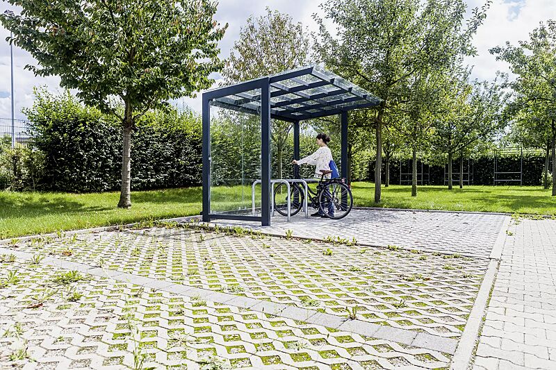 Fahrradüberdachung PICTOR, Dachbreite x Dachtiefe 3500 mm x 2250 mm, Rück- / Seitenwände ESG, Klarglas, Anlehnbügel FLORIDA, Stahlkonstruktion in RAL 7016 anthrazitgrau