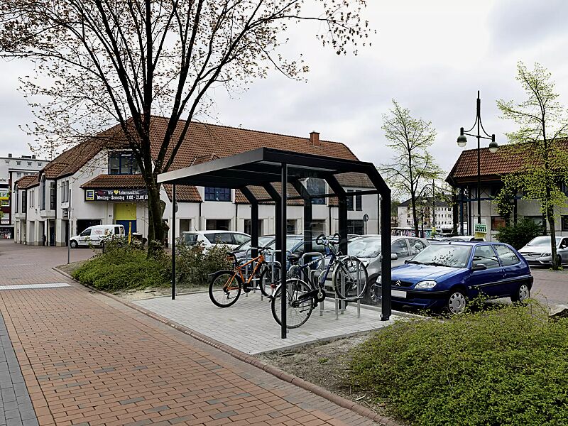 Fahrradüberdachung SATURN, Dachbreite x Dachtiefe 4060 mm x 2300 mm, mit Rück- und Seitenwänden aus ESG, Klarglas, mit Fahrradparker MISSOURI, Stahlkonstruktion in RAL 7016 anthrazitgrau