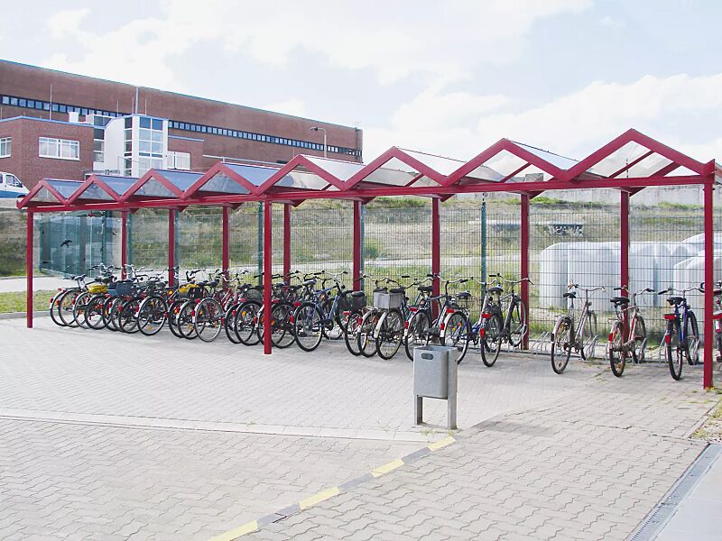 Fahrradüberdachung TANGENTA, einseitig, auftragsbezogene Anpassung mit Unterzug und Seitenwandtiefe von 2100 mm, Dachbreite x Dachtiefe 12200 mm x 2250 mm, Rück- / Seitenwände ESG, Klarglas, auftragsbezogene Dachverglasung in bronce, Stahlkonstruktion ...