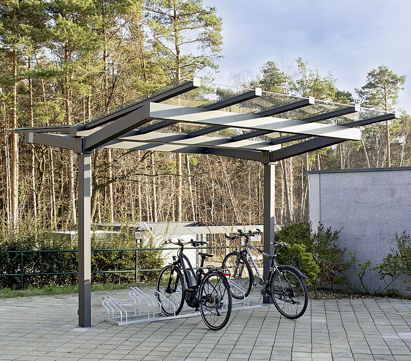 Fahrradüberdachung TUCANA mit Trogdach, Dachbreite x Dachtiefe 3300 mm x 4600 mm, Fahrradständer UNIVERSAL, Stahlkonstruktion in RAL 7016 anthrazitgrau