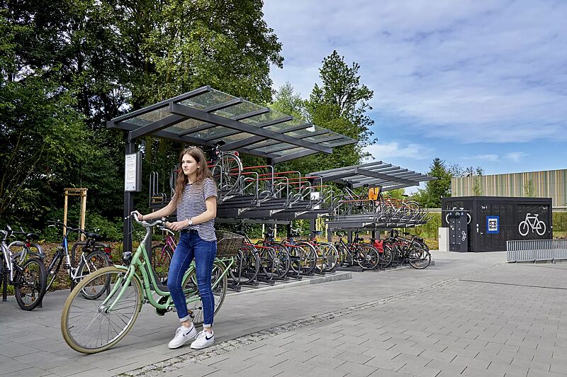 fahrradueberdachung-tucana__shoKAT0066053 Fahrradüberdachung TUCANA für Doppelstock-Fahrradparksysteme, 2 Anlagen, Dachbreite x Dachtiefe 4800 mm x 2300 mm, Doppelstock-Fahrradparksystem FLEXHUB, Stahlkonstruktion in DB 703 eisenglimmer
