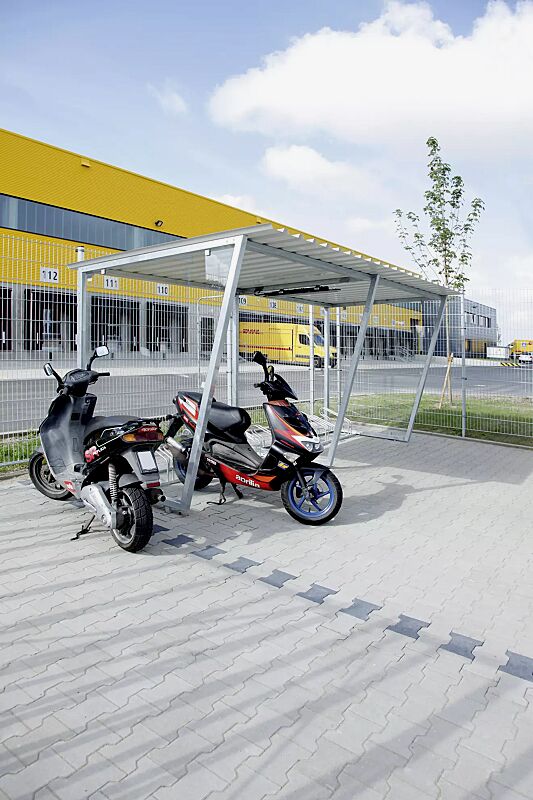 fahrradueberdachung-z05__shoKAT0036810 Fahrradüberdachung Z05 Dachbreite x Dachtiefe 4820 mm x 2400 mm, feuerverzinkt, inkl. 2 Stück Seitenwände ESG, Klarglas