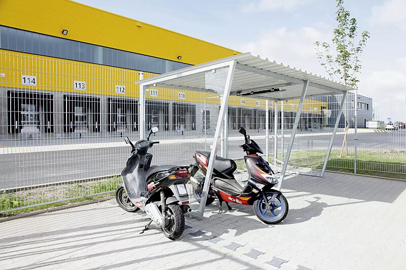 fahrradueberdachung-z05__shoKAT0036811 Fahrradüberdachung Z05, Dachbreite x Dachtiefe 4820 mm x 2400 mm, mit Rück- / Seitenwänden und Fahrradständer UNIVERSAL, Stahlkonstruktion feuerverzinkt Fahrradüberdachung Z05, Dachbreite x Dachtiefe 4820 mm x 2400 mm, Stahlkonstruktion feuerverzinkt, ...