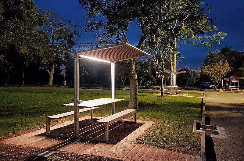 freizeitueberdachung-cison__shoKAT0065762 Freizeitüberdachung CISON, Lamellendach aus Holz, Dachbreite x Dachtiefe 2100 mm x 2491 mm, mit integriertem Tisch und Sitzbank, LED-Beleuchtung bauseits, Stahlkonstruktion in RAL 1013 perlweiß