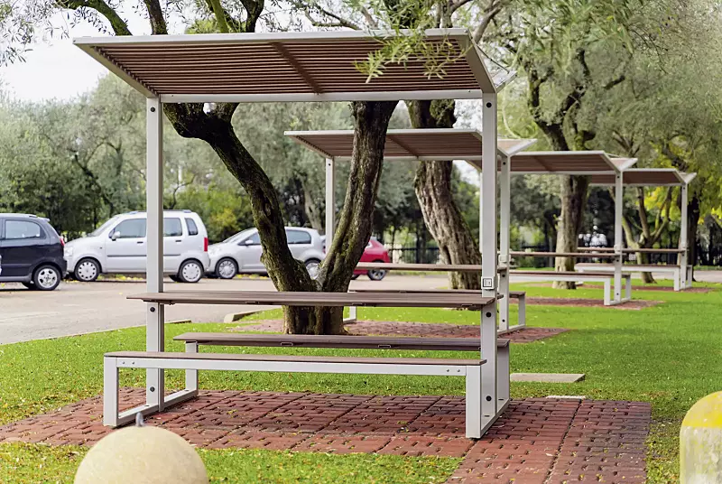 freizeitueberdachung-cison__shoKAT0077473 Freizeitüberdachung CISON, Lamellendach aus Holz, Stahlkonstruktion in RAL 9010 reinweiß