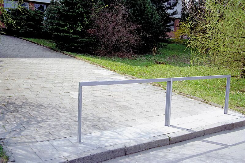 Systemgeländer LOTLIMIT ohne Edelstahldrähte, in RAL 9006 weißaluminium