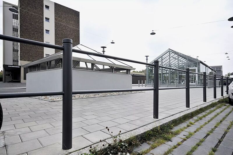 gelaendersystem-mit-poller-boulevard-83__shoKAT0014597 gelaendersystem-mit-poller-boulevard-83__shoKAT0014597