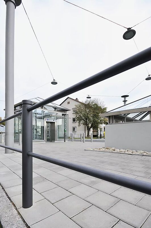 gelaendersystem-mit-poller-boulevard-83__shoKAT0014598 gelaendersystem-mit-poller-boulevard-83__shoKAT0014598