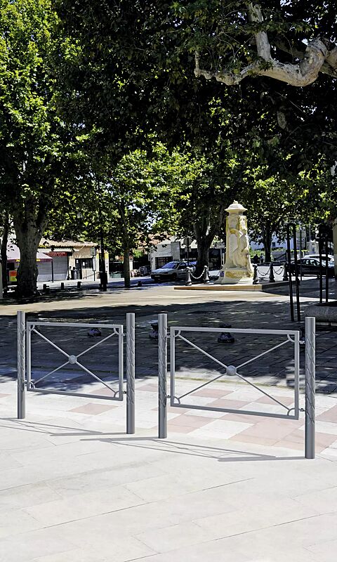 Geländersystem STRIUM CAPITAN mit Flachkopf, in RAL 7037 staubgrau