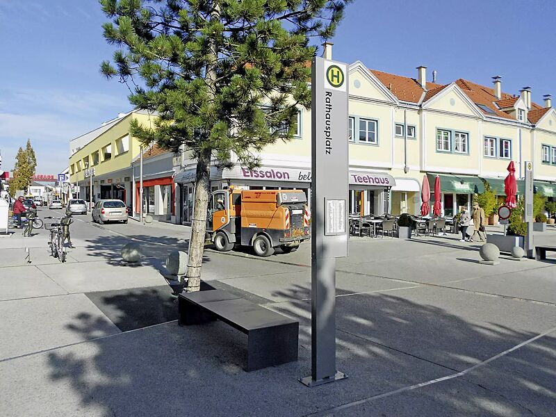 Informationssystem PURE, Modell 2, auftragsbezogene Anpassung, mit Fahrplanschaukasten