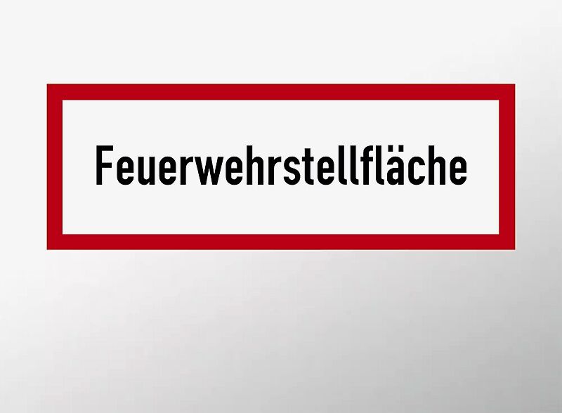 Hinweisschild: Feuerwehrstellfläche