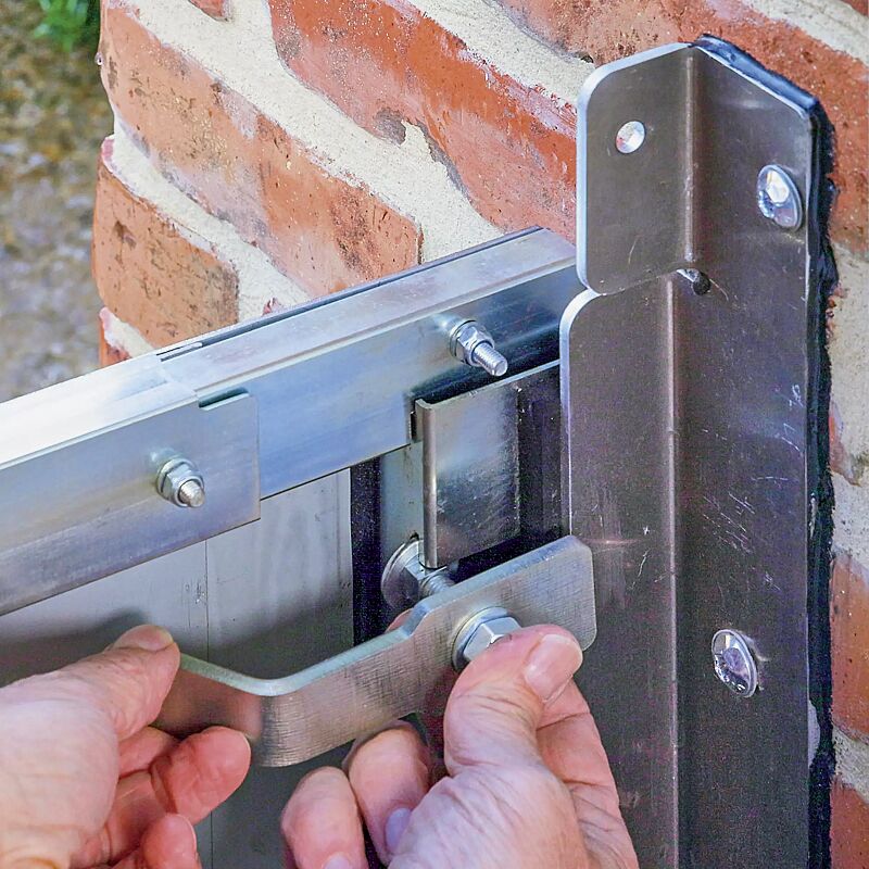 Dichtungen werden mittels Stahlflanschen komprimiert