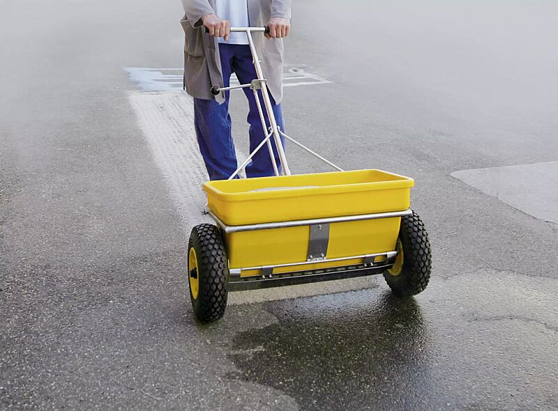 kastenstreuwagen-jussy__shoKAT0021063 kastenstreuwagen-jussy__shoKAT0021063