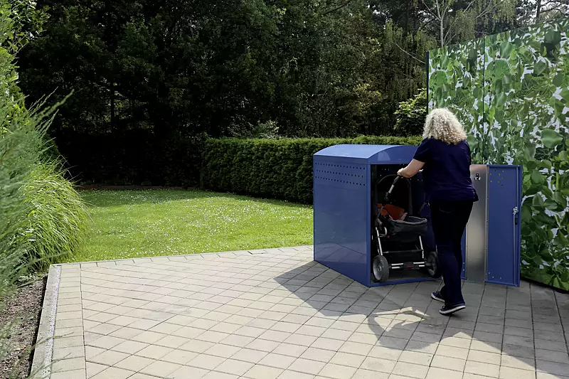 kinderwagenbox-rollator---rollstuhlgarage-lexington-new__shoKAT0064158 Kinderwagenbox LEXINGTON NEW, Grundeinheit mit Bogendach, Türanschlag DIN rechts, Stahlkonstruktion in RAL 5000 violettblau