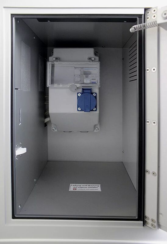 Innenansicht Schließfach mit Elektroinstallation