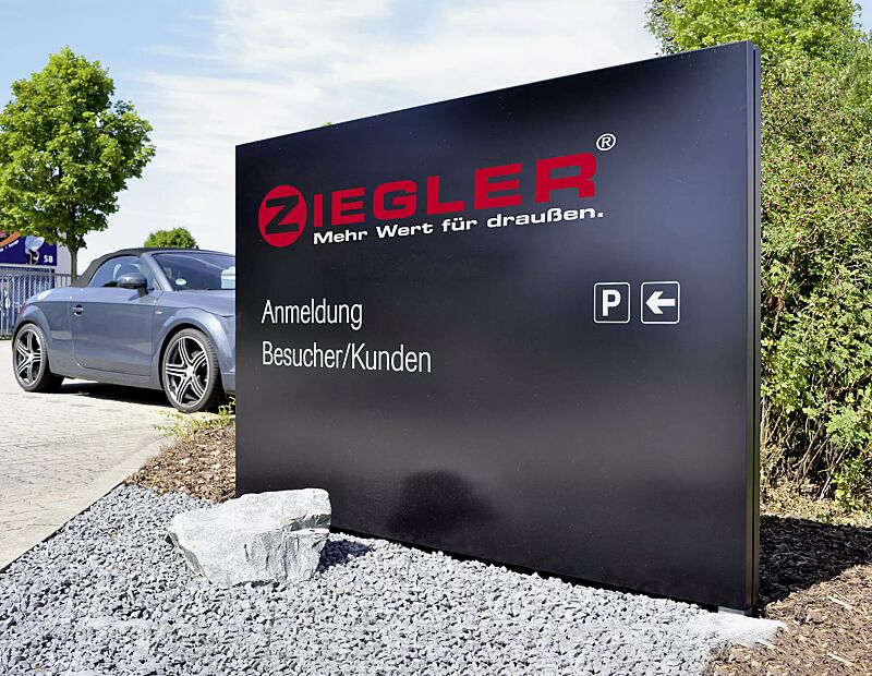 leit--und-orientierungsstele-guide__shoKAT0025473 Leit- und Orientierungsstele GUIDE in RAL 9005 tiefschwarz, Querformat