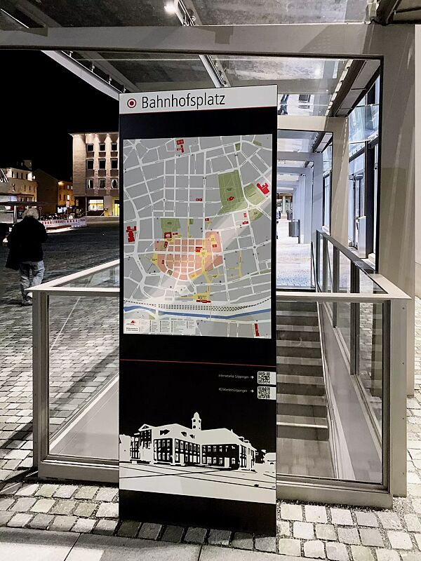 leit--und-orientierungsstele-guide__shoKAT0068700 Leit- und Orientierungsstele GUIDE, Hochformat, Aluminiumverbundplatten in RAL 9005 tiefschwarz