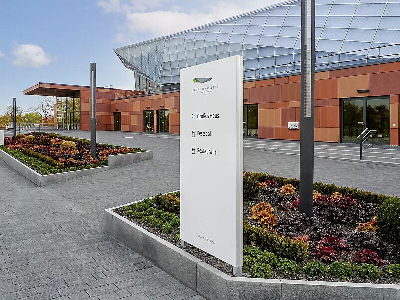 leit--und-orientierungsstele-guide__shoKAT0068703 Leit- und Orientierungsstele GUIDE, Hochformat, Aluminiumverbundplatten in RAL 9006 weißaluminium