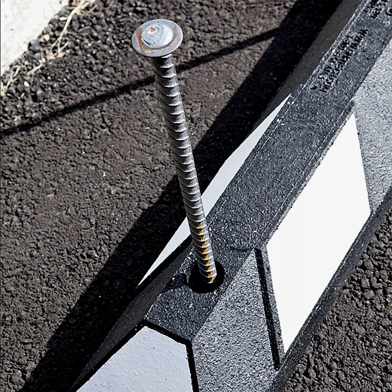 Detail: Befestigung zum Aufdübeln