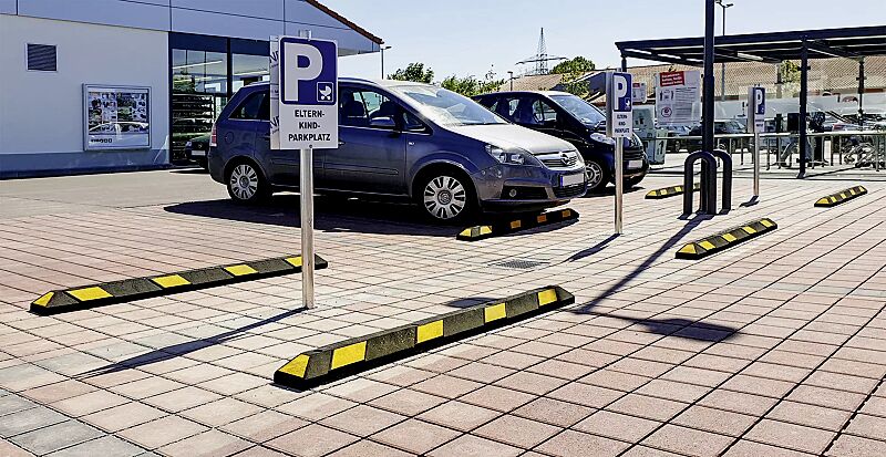 Leitbalken LIMNOS, schwarz mit gelben Reflexstreifen