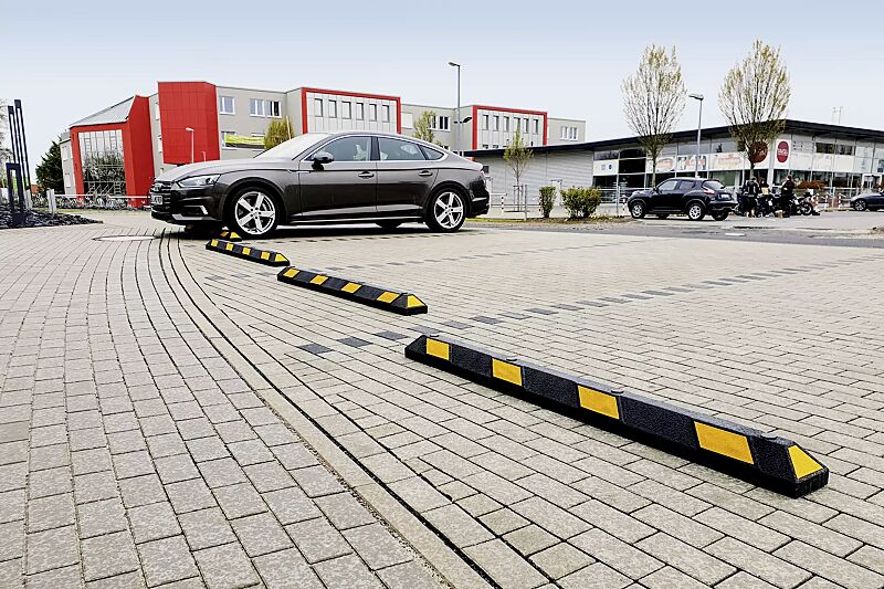 Leitbalken LIMNOS, schwarz mit gelben Reflexstreifen